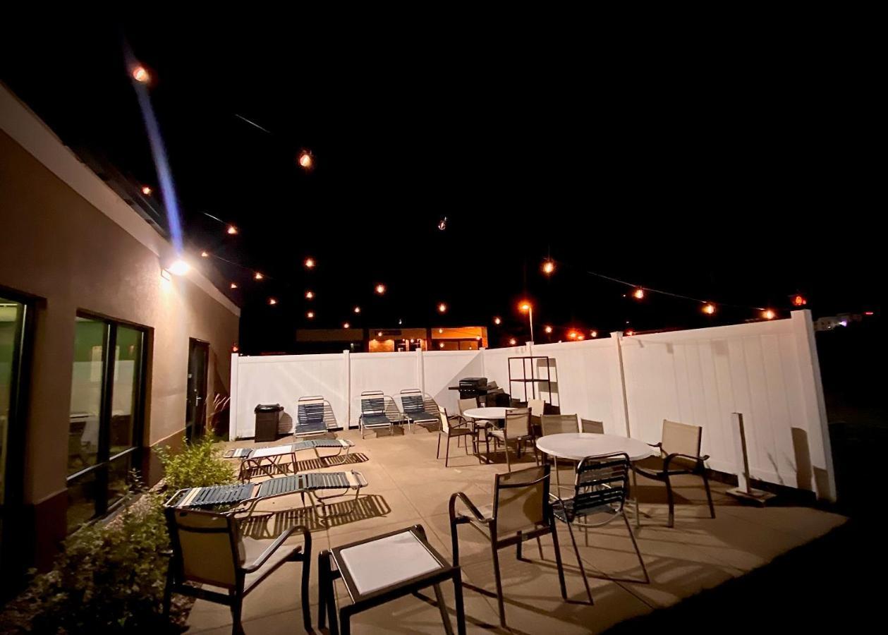 Holiday Inn Express Cedar Rapids - Collins Road By Ihg Exteriör bild