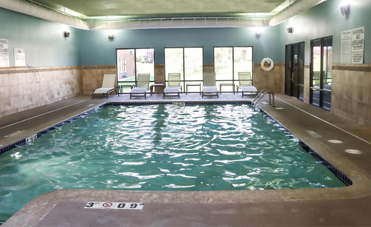 Holiday Inn Express Cedar Rapids - Collins Road By Ihg Exteriör bild