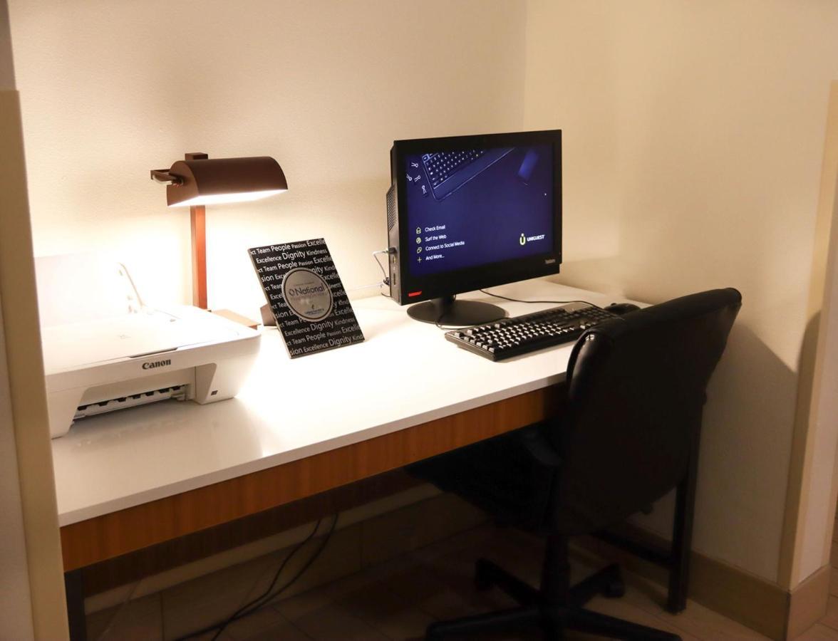 Holiday Inn Express Cedar Rapids - Collins Road By Ihg Exteriör bild