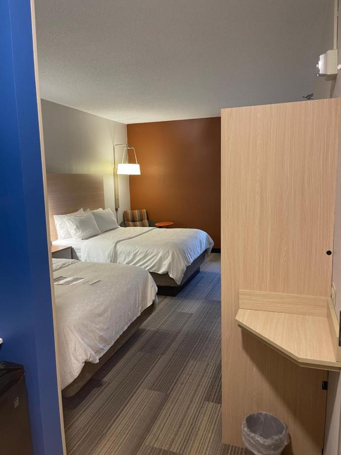Holiday Inn Express Cedar Rapids - Collins Road By Ihg Exteriör bild