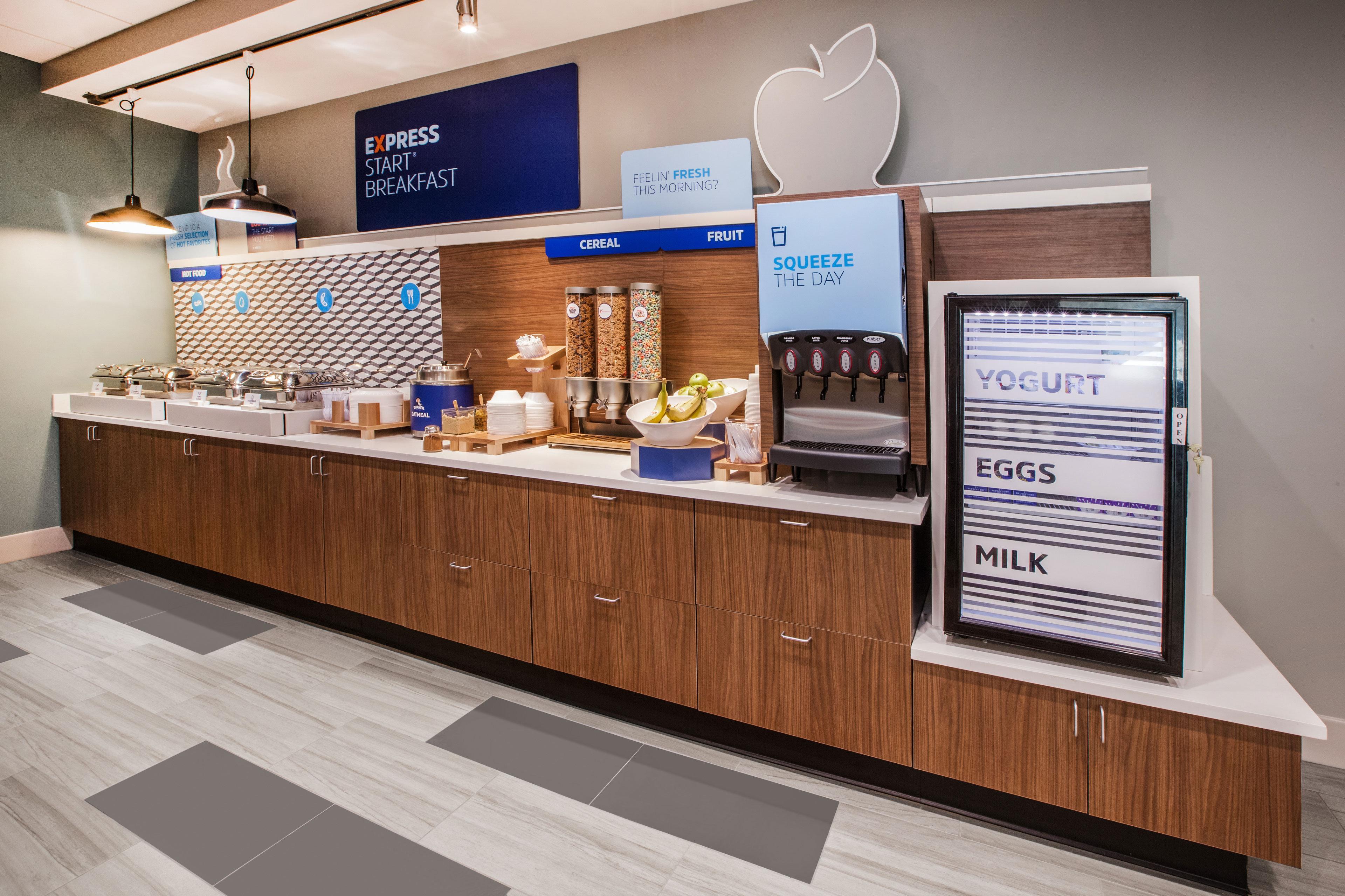 Holiday Inn Express Cedar Rapids - Collins Road By Ihg Exteriör bild
