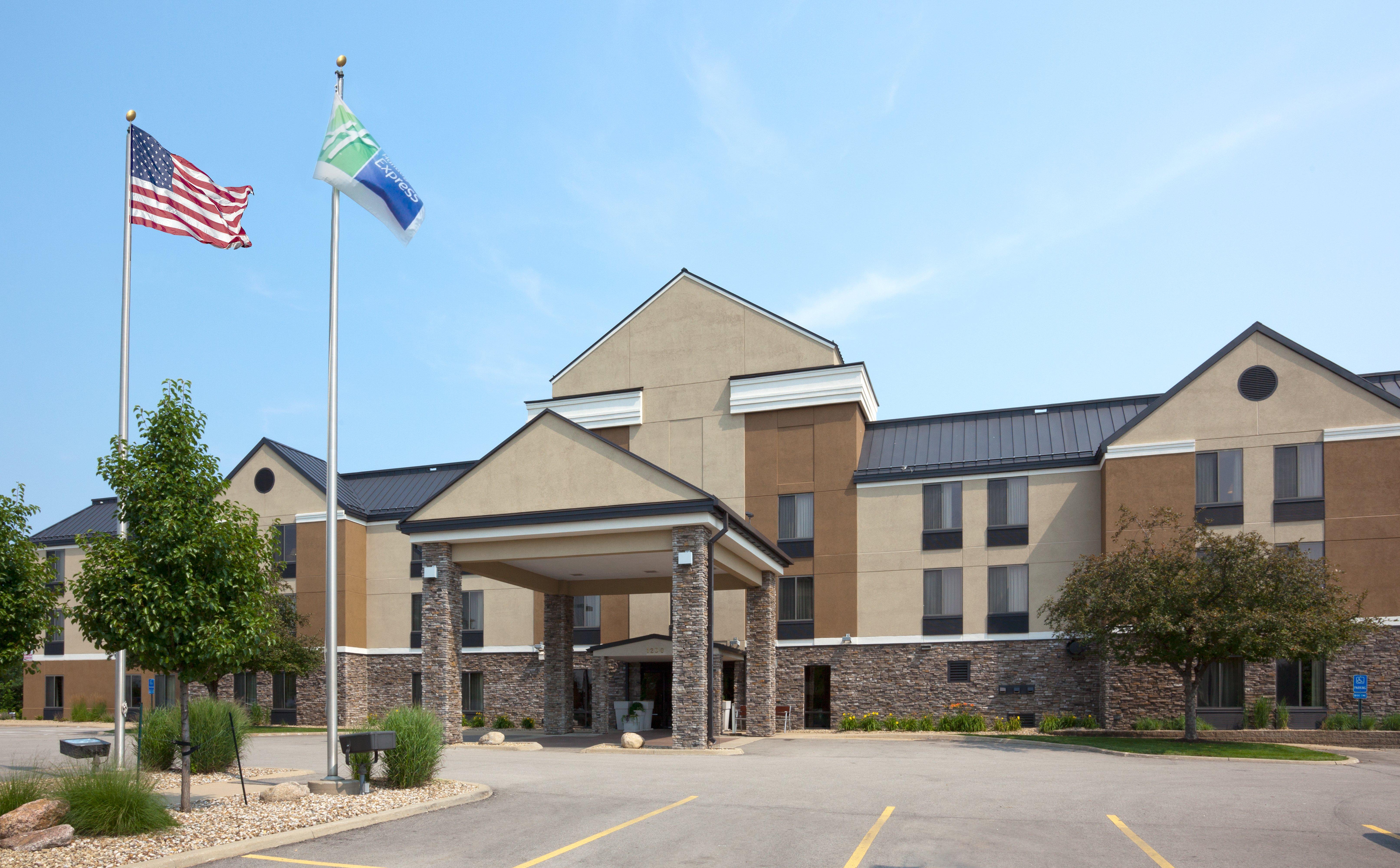 Holiday Inn Express Cedar Rapids - Collins Road By Ihg Exteriör bild